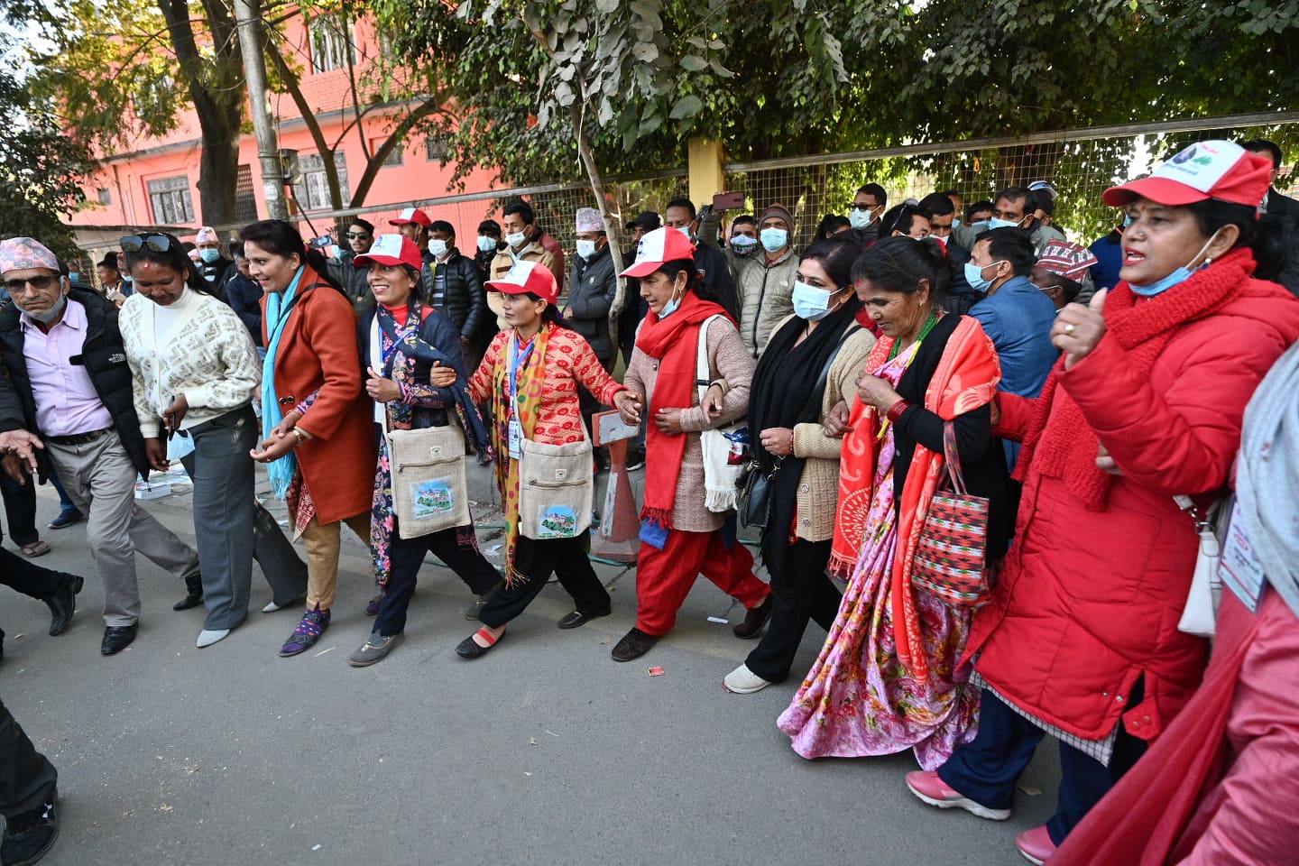 देउवा समर्थकमा खुसीयाली, भृकुटीमण्डपमा नाचगान (तस्वीरहरू)